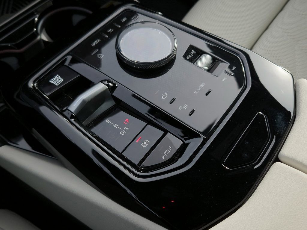 New 2026 BMW 530i xDrive w/ M Sport Package image 12