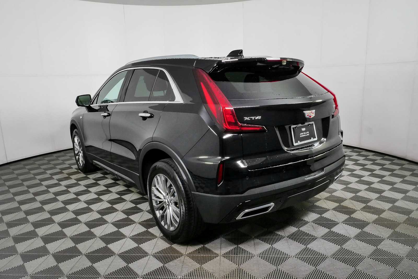Certified 2025 Cadillac XT4 Premium Luxury FWD image 25
