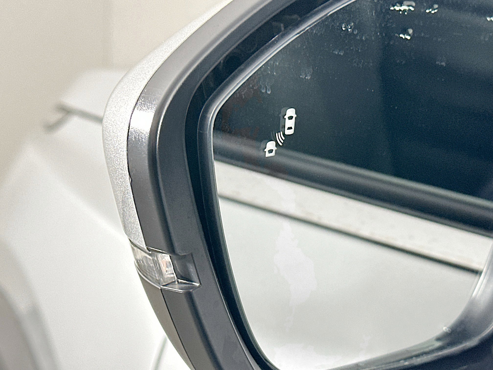 Used 2025 Nissan Pathfinder SV image 16