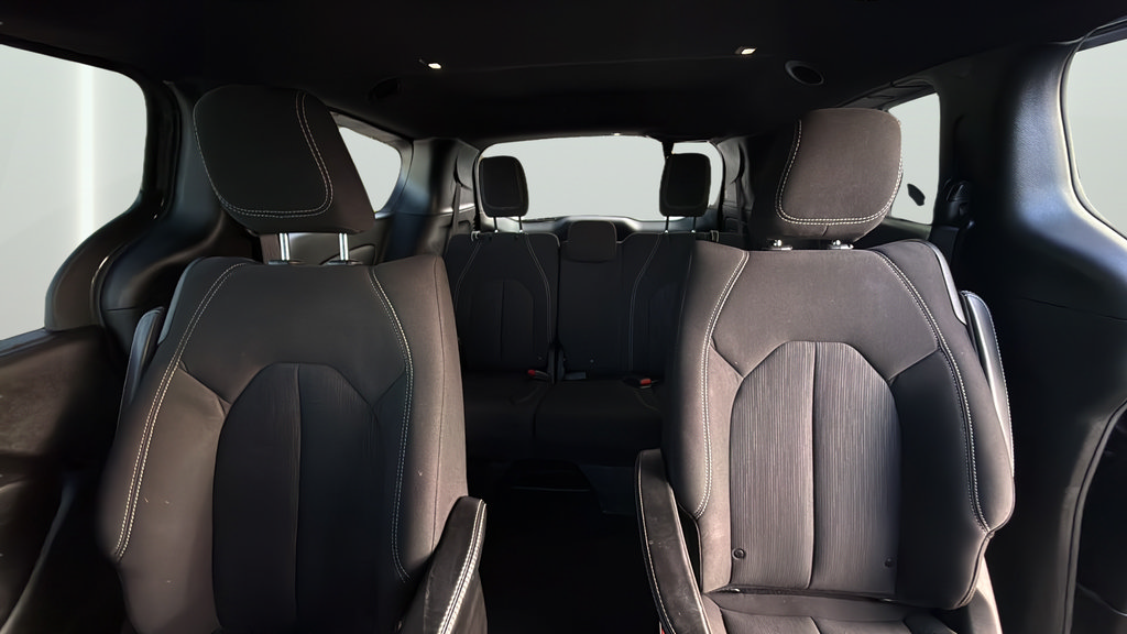 Used 2021 Chrysler Pacifica Touring w/ Uconnect Theater Family Group FWD image 25