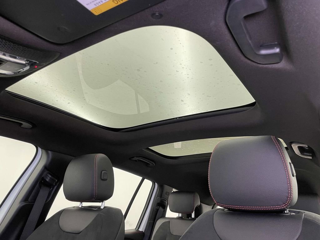 Used 2025 Mercedes-Benz GLB 35 AMG 4MATIC image 18