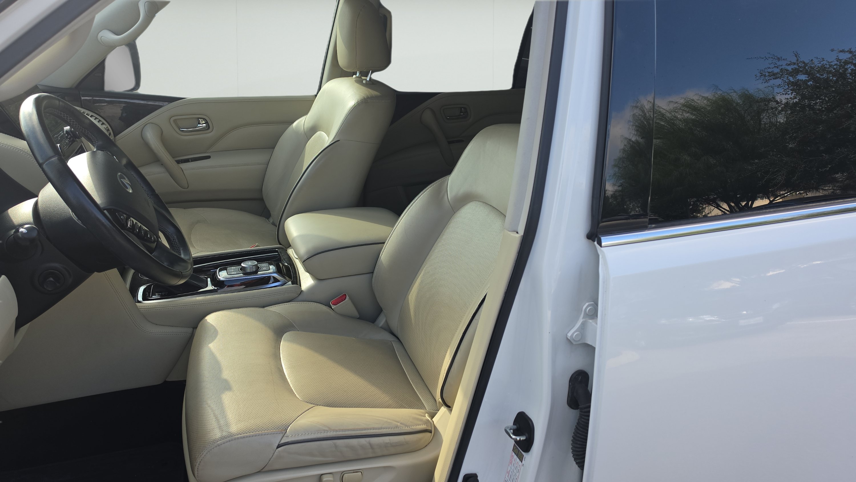 Used 2022 INFINITI QX80 Luxe w/ All-Season Package RWD image 9