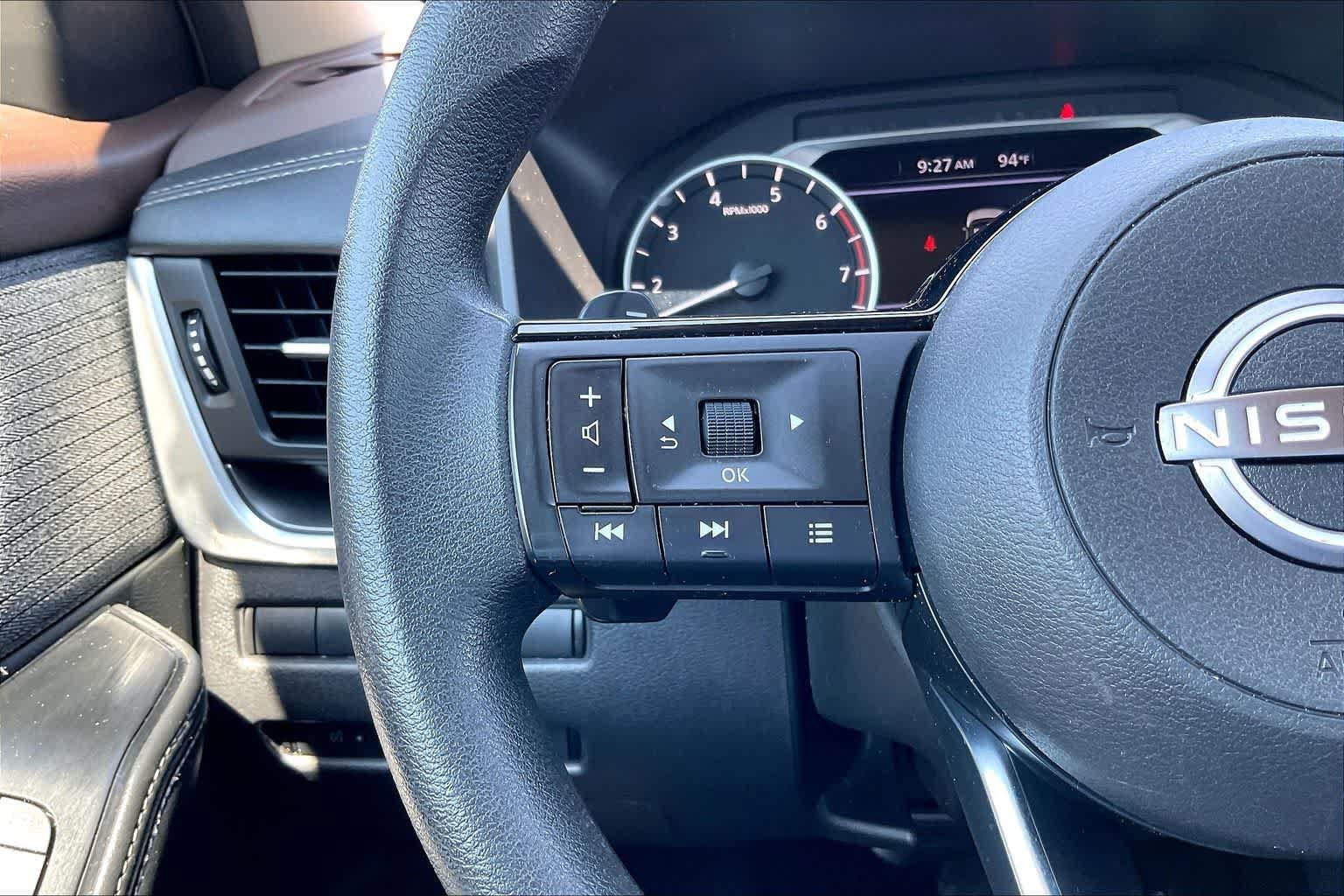 Used 2023 Nissan Rogue SV FWD image 23