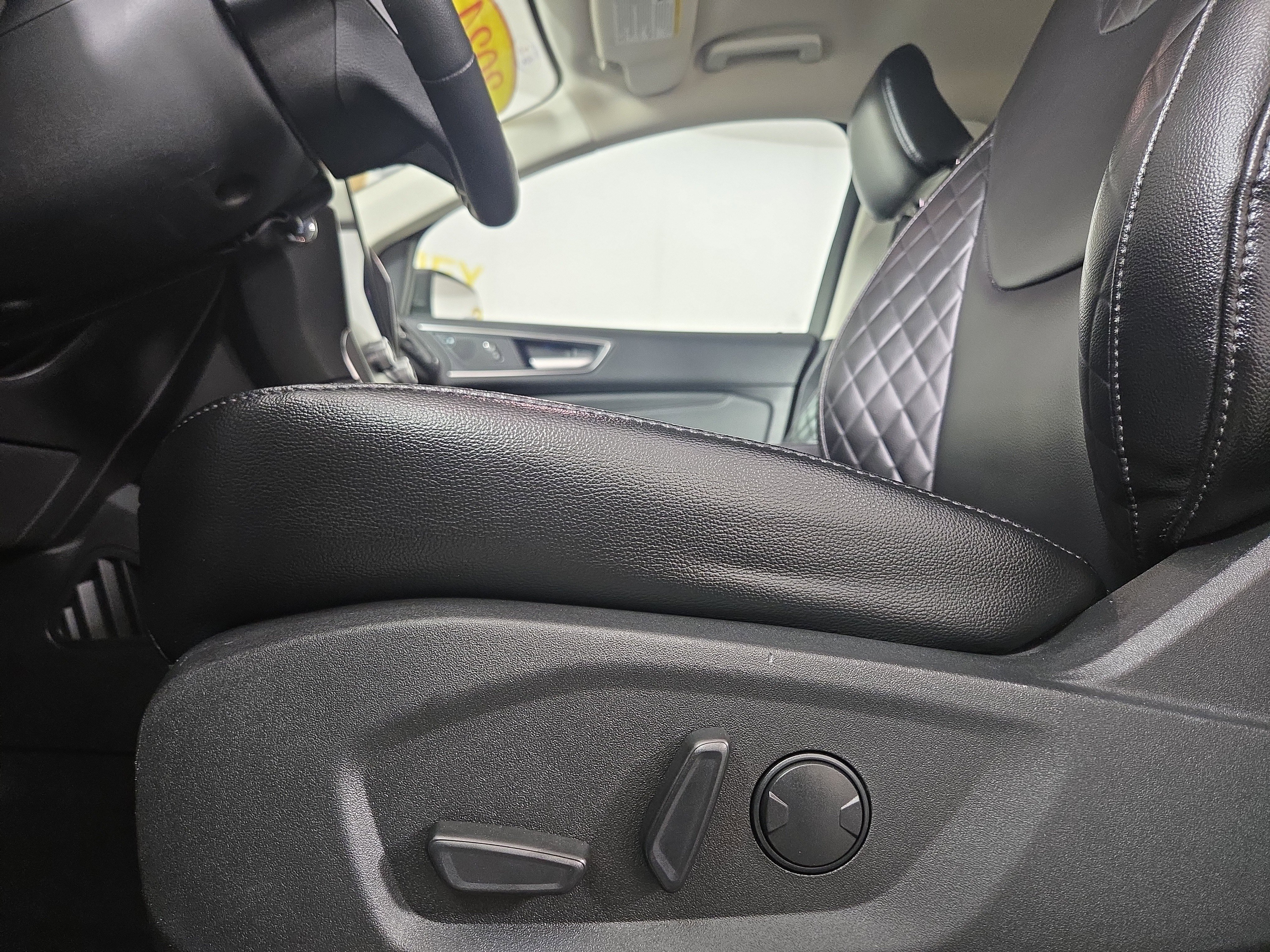 Used 2024 Ford Edge Titanium image 30