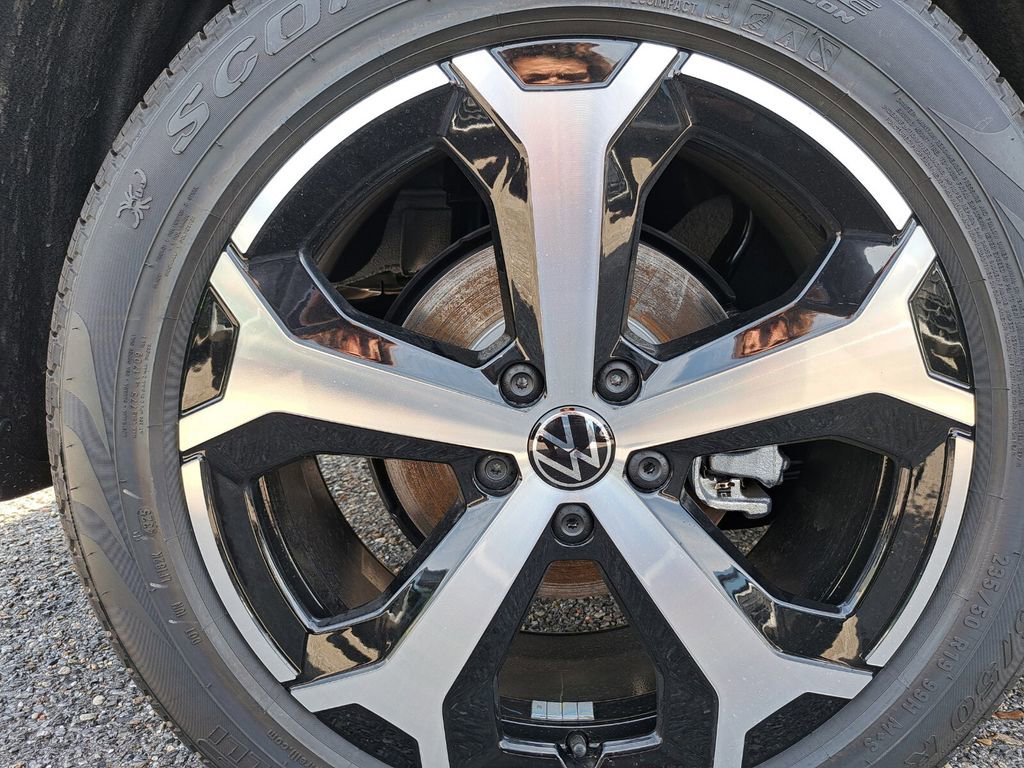 New 2026 Volkswagen Tiguan SE image 23