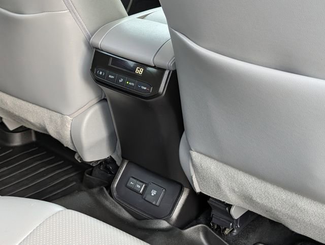 Used 2022 Toyota Highlander Limited image 33
