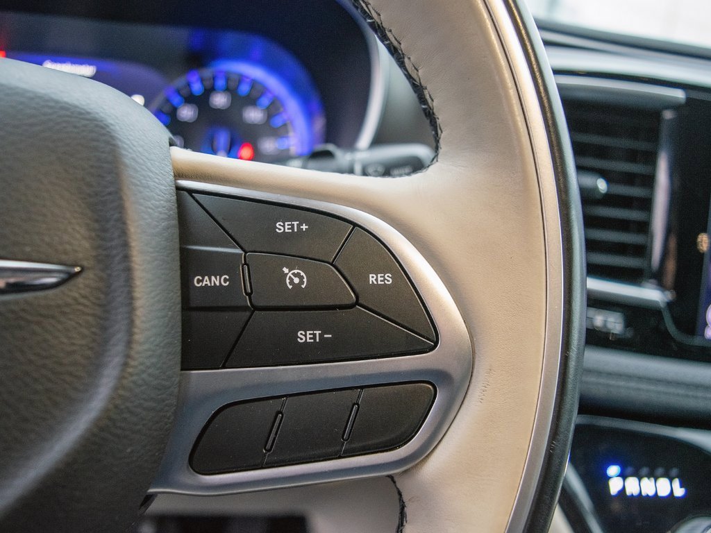 Used 2018 Chrysler Pacifica Limited image 15