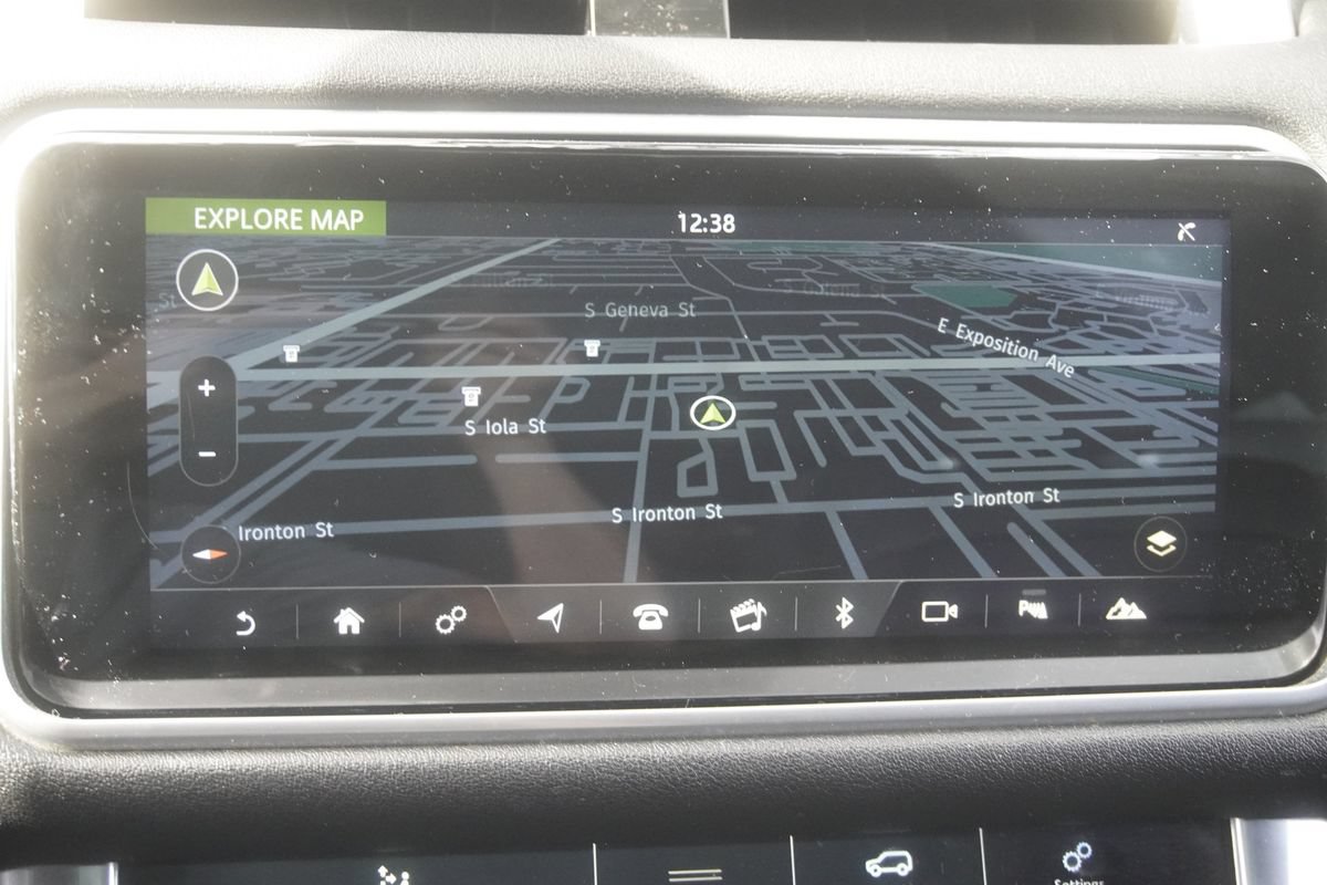 Used 2018 Land Rover Range Rover Sport SE AWD/4WD image 17