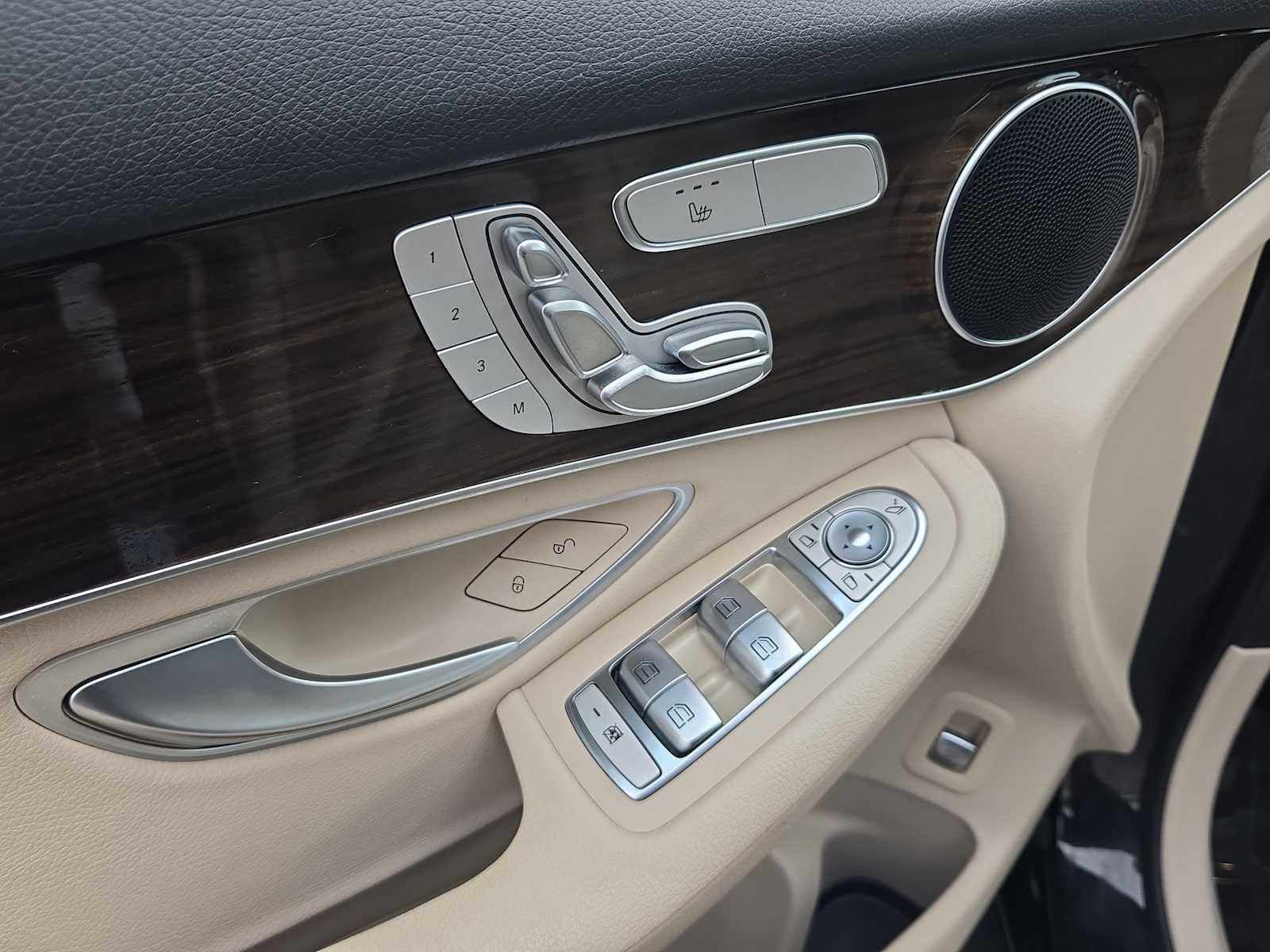 Used 2022 Mercedes-Benz GLC 300 4MATIC image 33