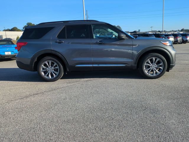 Used 2022 Ford Explorer XLT w/ Equipment Group 202A AWD/4WD image 3