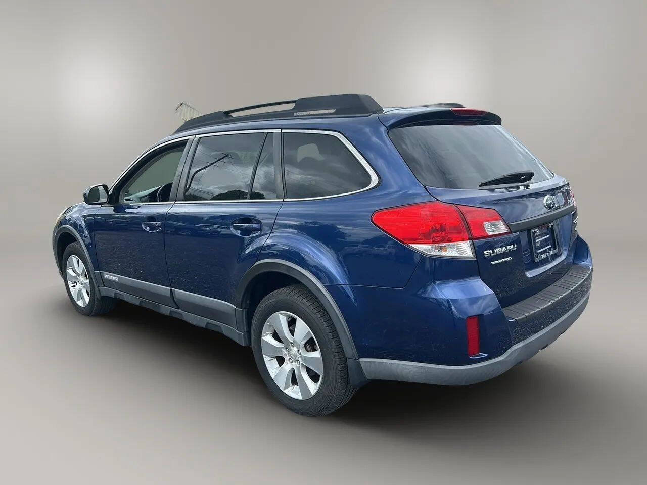 Used 2010 Subaru Outback 3.6R Limited AWD/4WD image 5