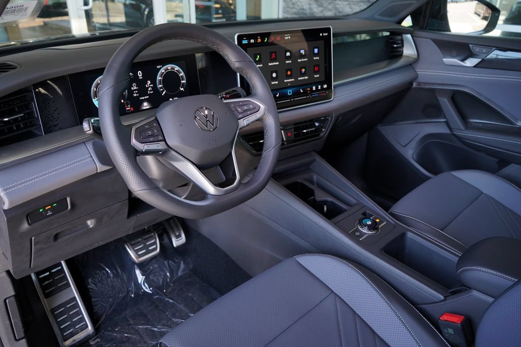 New 2026 Volkswagen Tiguan SE R-Line FWD image 14