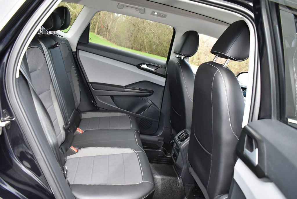 Used 2023 Volkswagen Taos SE w/ Panoramic Sunroof Package AWD/4WD image 26