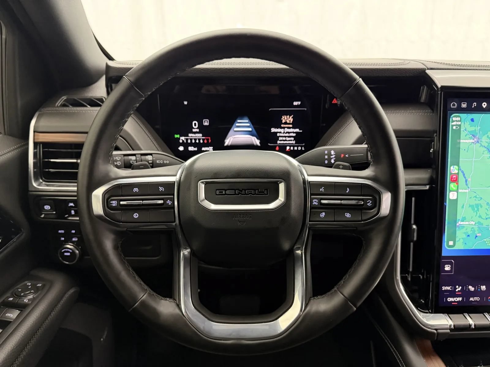 Used 2025 GMC Yukon XL Denali AWD/4WD image 10