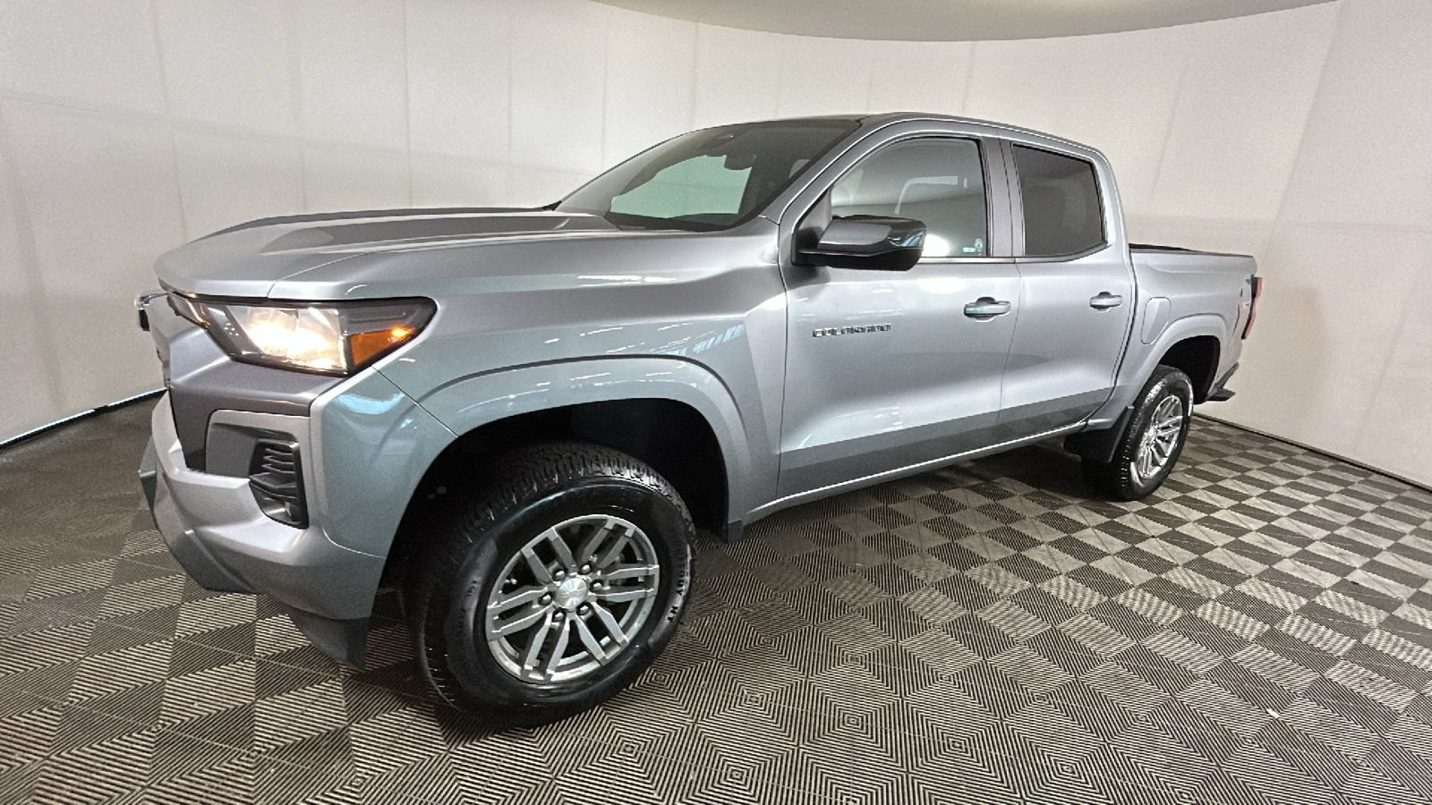 Used 2024 Chevrolet Colorado LT w/ LT Convenience Package AWD/4WD image 6