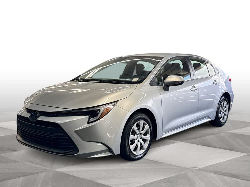 Used 2025 Toyota Corolla LE w/ Convenience Package FWD image 4