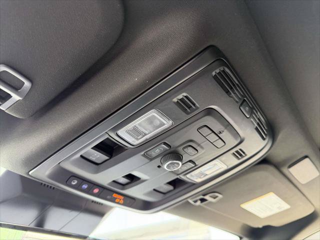 Used 2023 Cadillac Escalade ESV Sport AWD/4WD image 36
