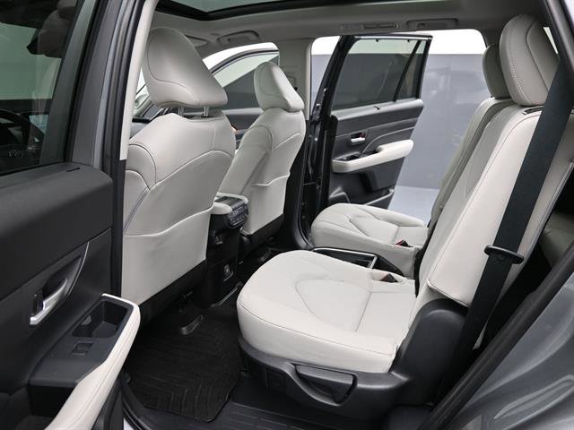 Certified 2025 Toyota Grand Highlander AWD image 17