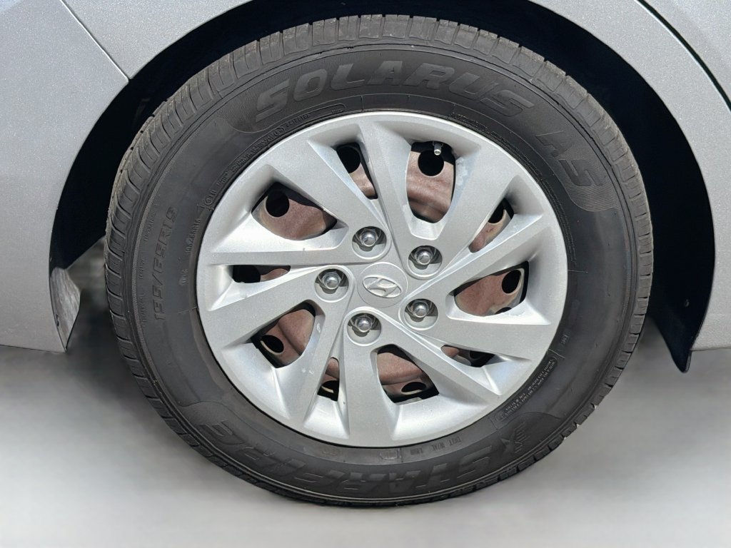 Used 2020 Hyundai Elantra SE FWD image 9