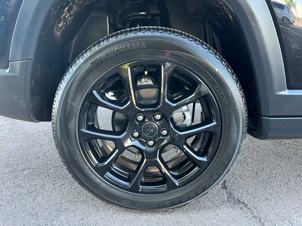 Used 2025 Jeep Compass Latitude w/ Altitude Special Edition image 11
