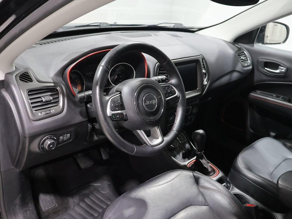 Used 2017 Jeep Compass Trailhawk w/ Leather Interior Group AWD/4WD image 14