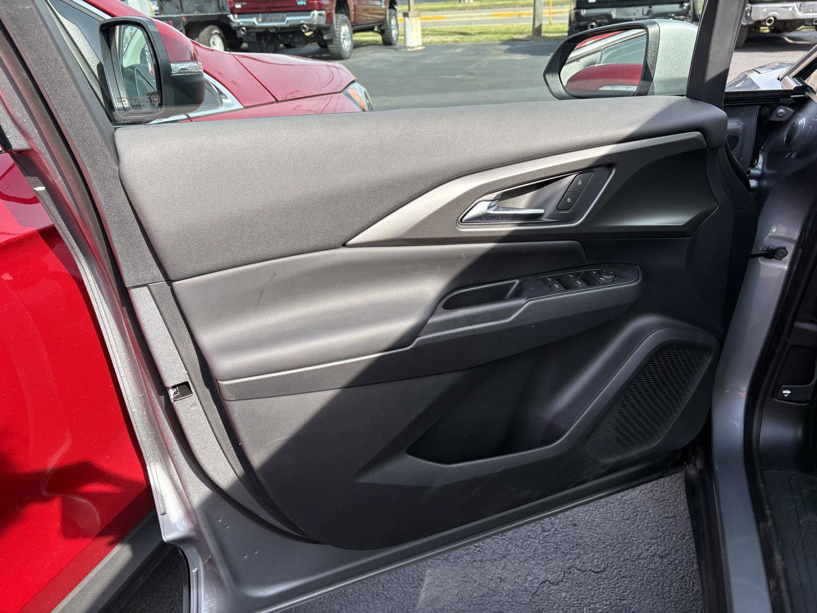 Used 2026 Chevrolet Equinox EV LT image 3