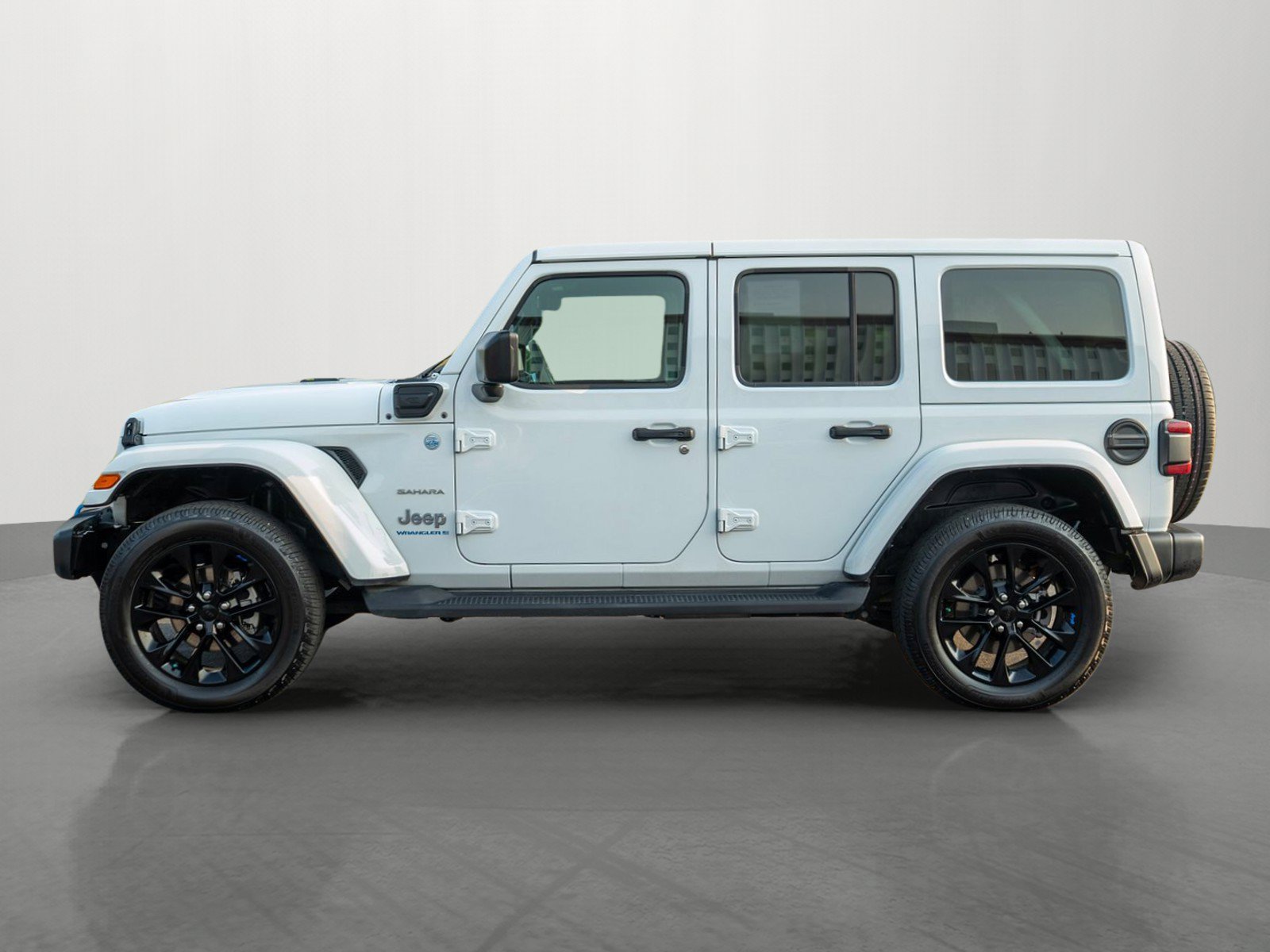 Used 2023 Jeep Wrangler Unlimited Sahara w/ Cold Weather Group AWD/4WD image 4