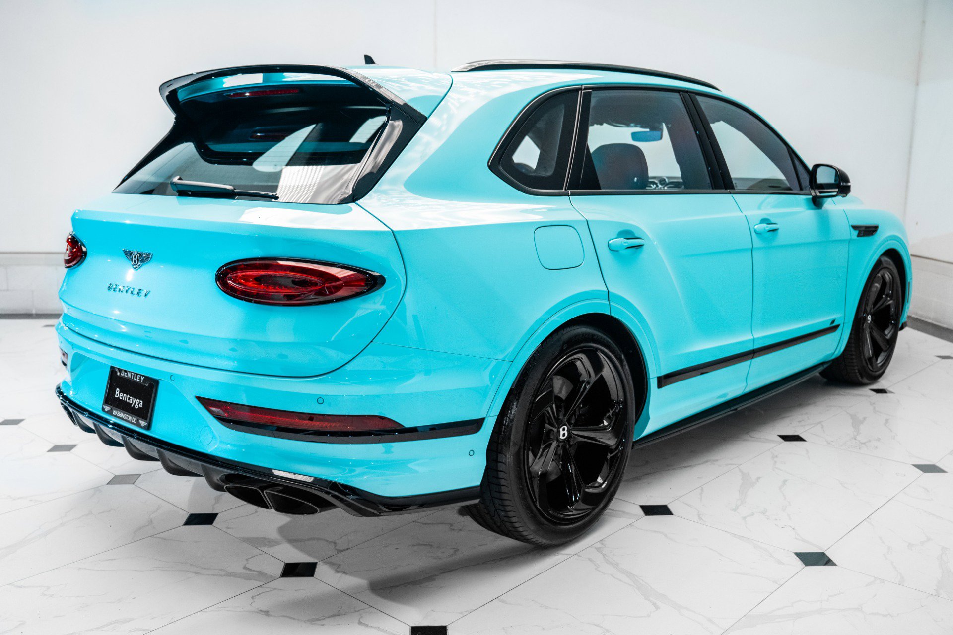 Certified 2024 Bentley Bentayga AWD/4WD image 11