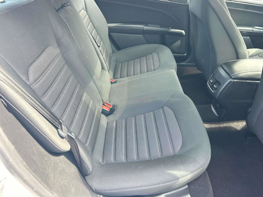 Used 2020 Ford Fusion SE FWD image 23