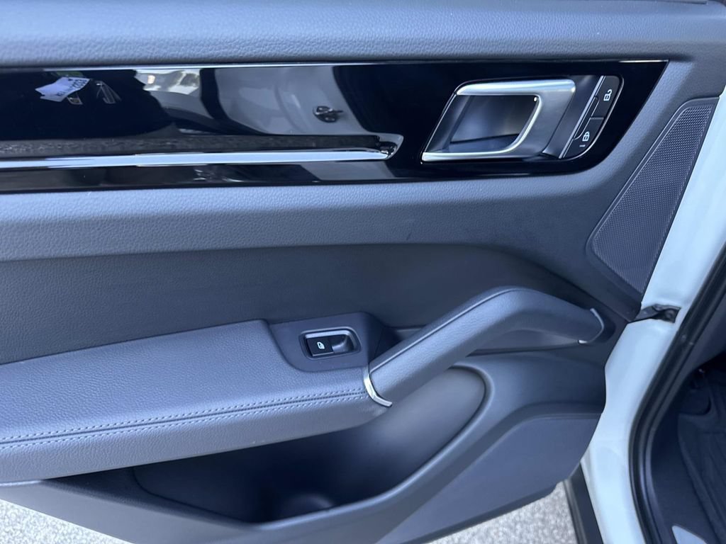 Certified 2023 Porsche Cayenne AWD/4WD image 12