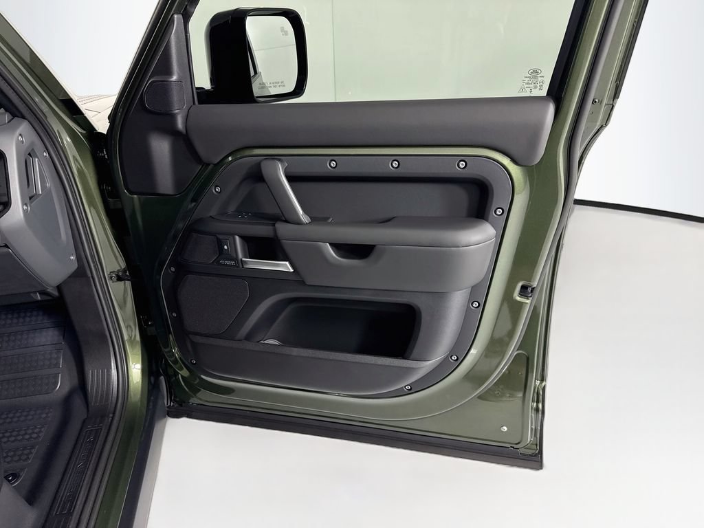 New 2026 Land Rover Defender 110 X-Dynamic SE AWD/4WD image 25
