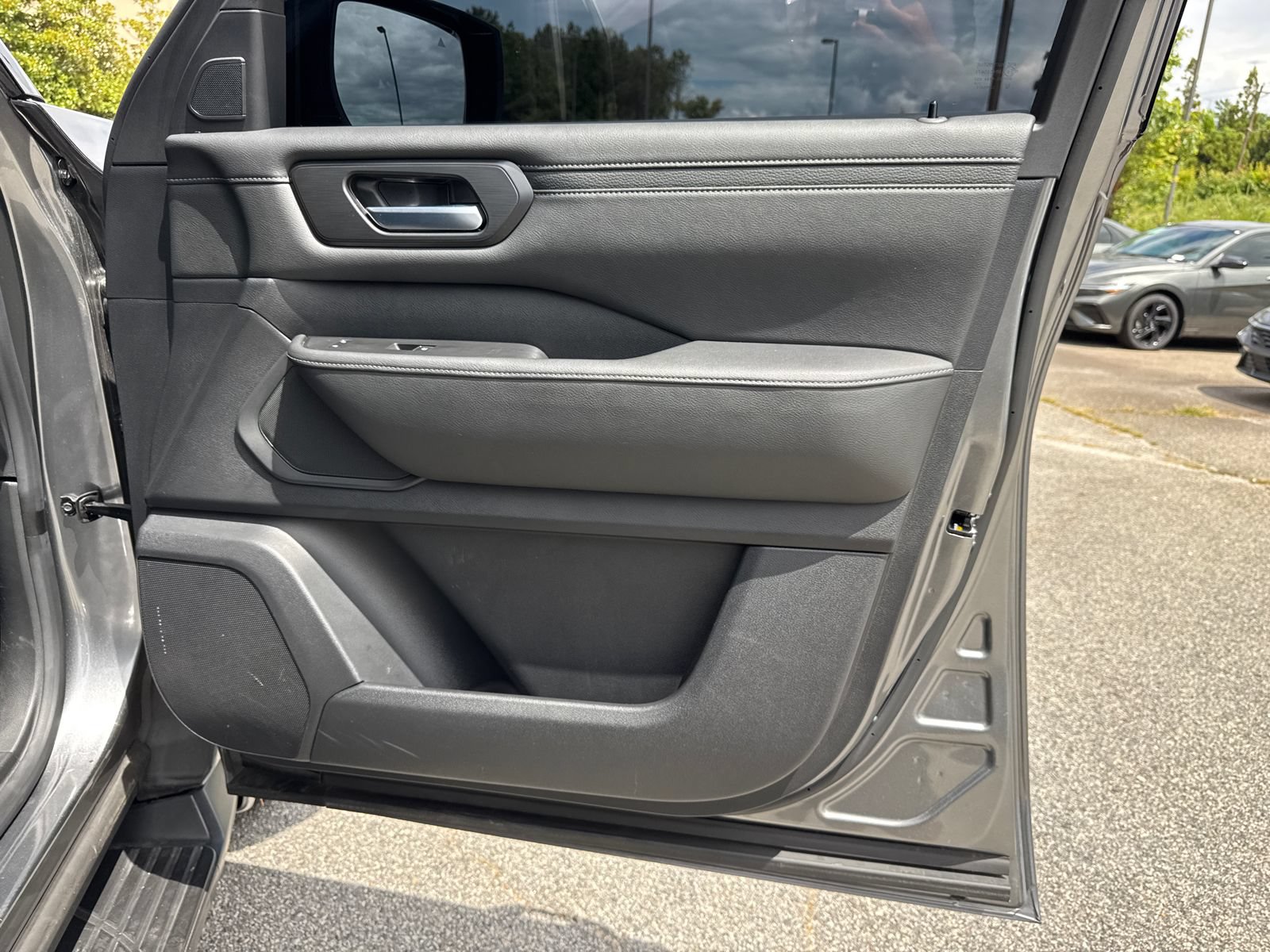 Used 2025 Nissan Armada SV RWD image 14