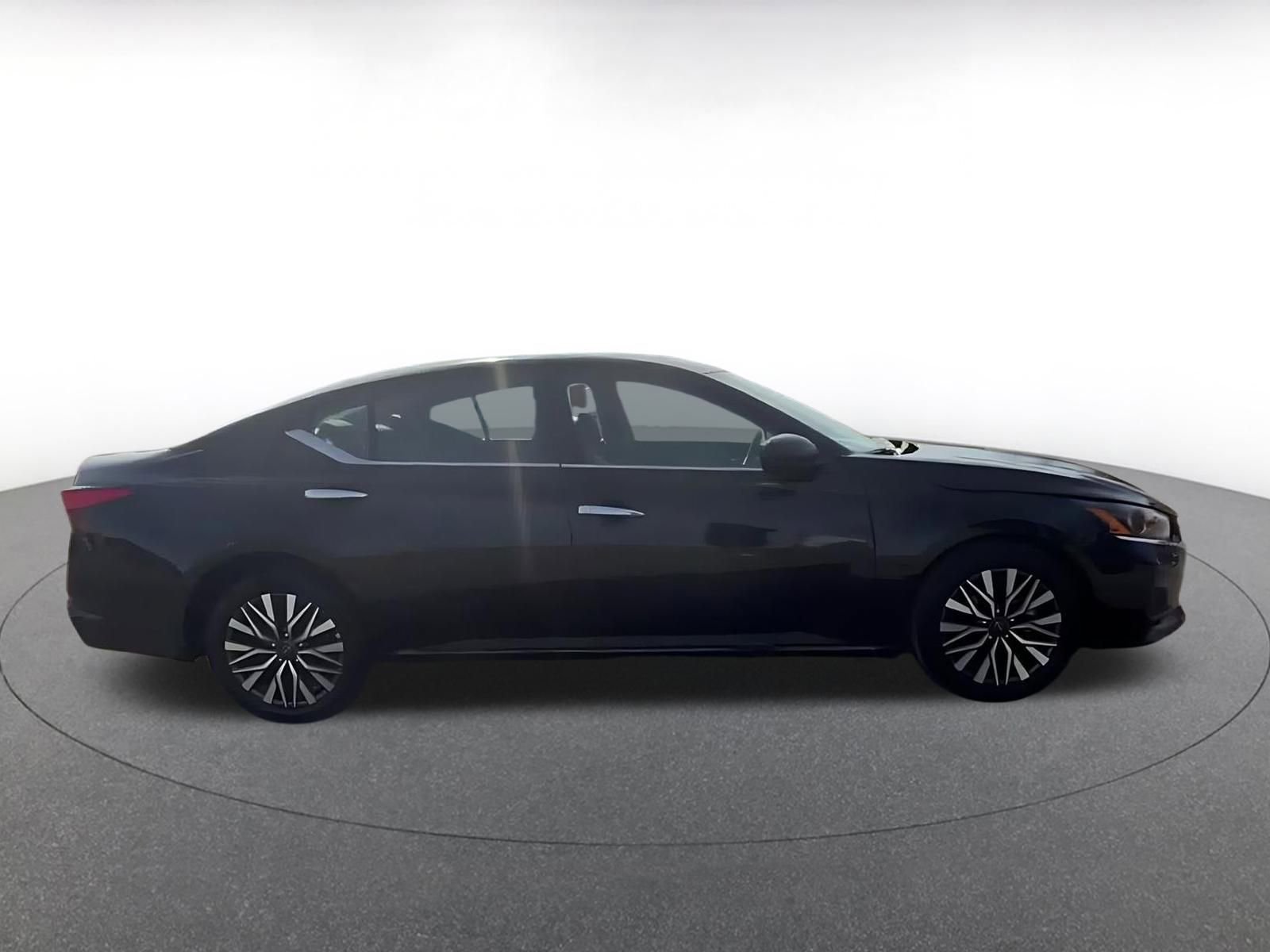 Used 2025 Nissan Altima 2.5 SV image 16