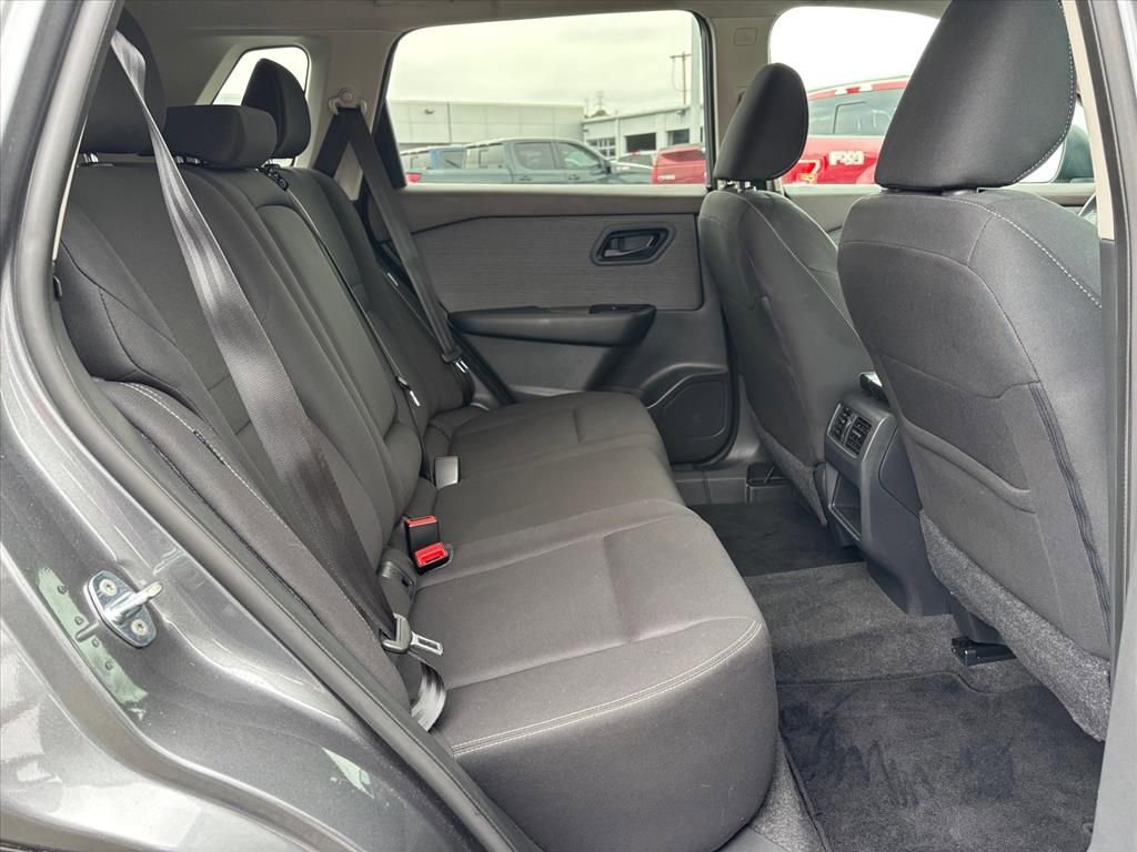 Used 2023 Nissan Rogue S image 13