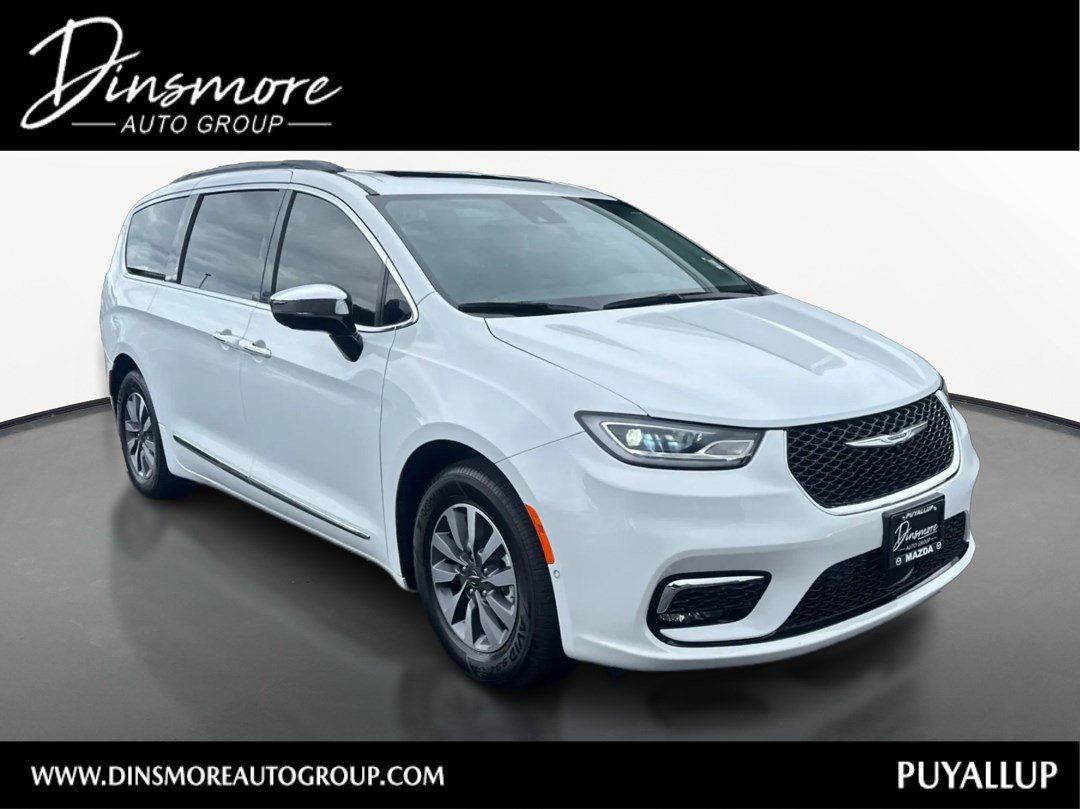 Used 2023 Chrysler Pacifica Limited w/ Uconnect Theater Family Group