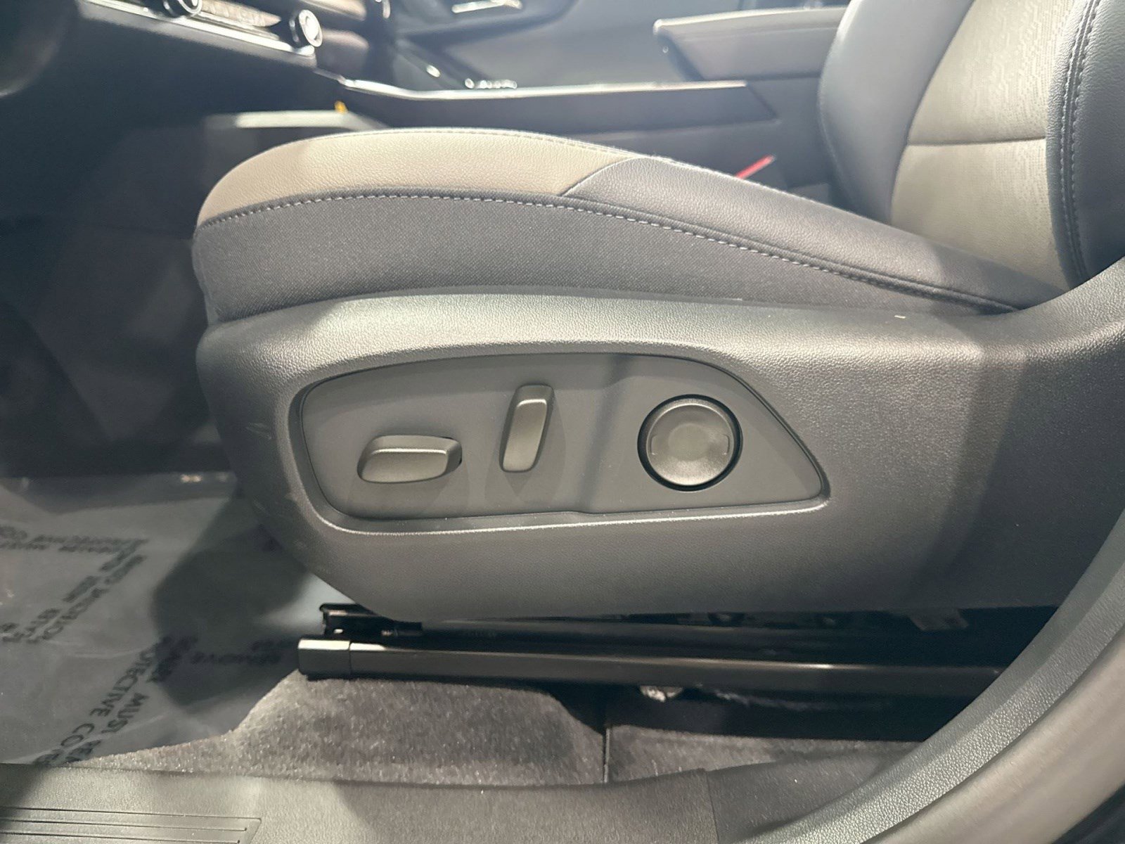 New 2026 Chevrolet Equinox LT w/ Convenience Package II FWD image 14