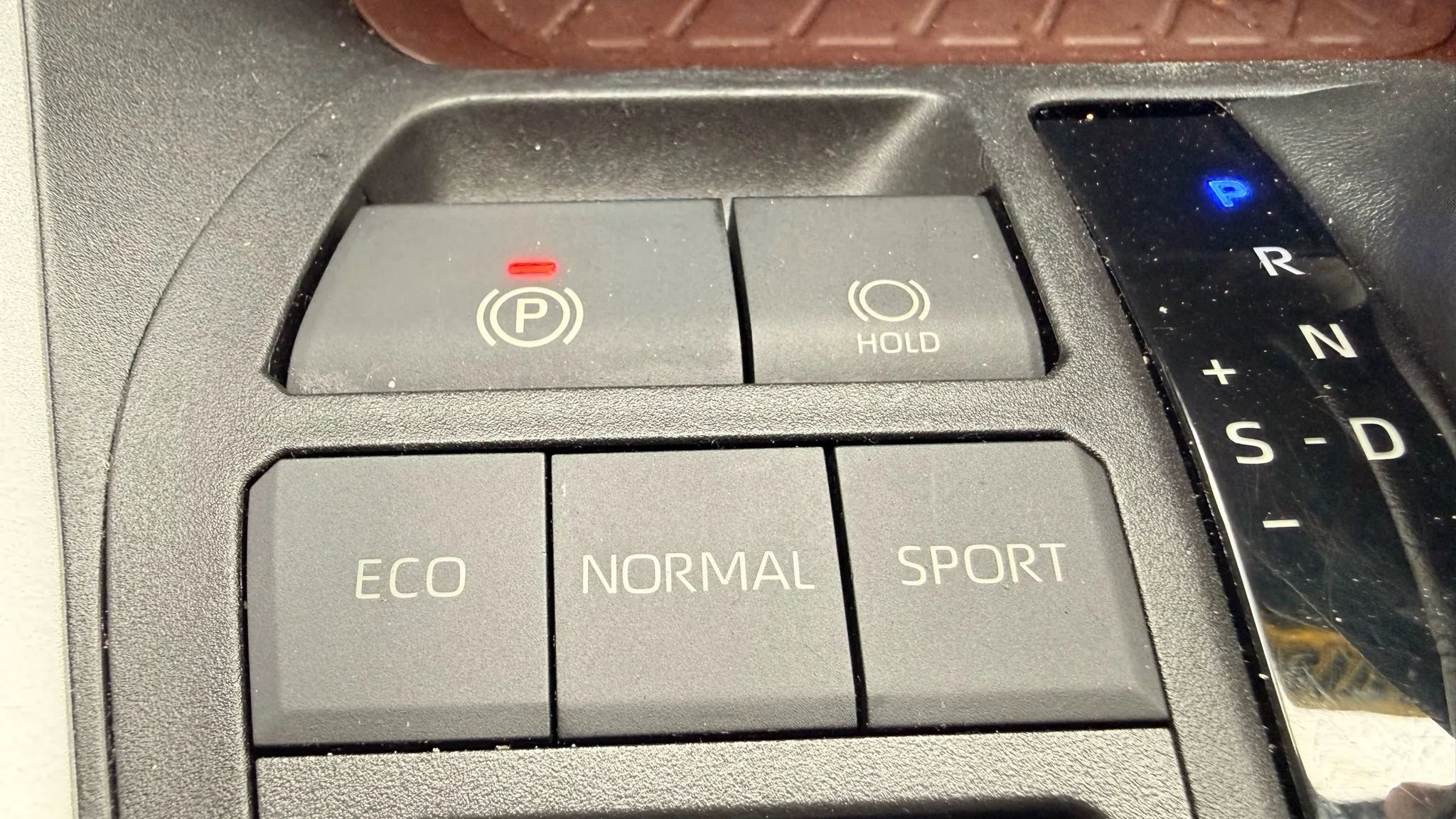 Used 2019 Toyota RAV4 Limited image 25