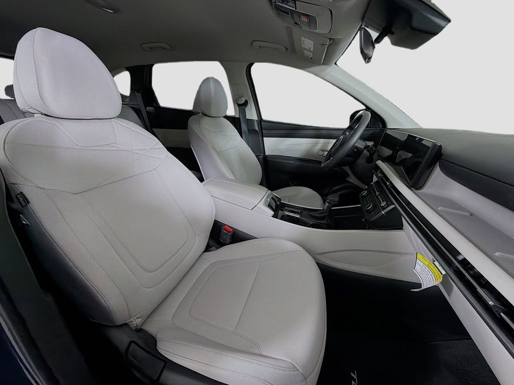 Used 2025 Hyundai Tucson SE FWD image 30