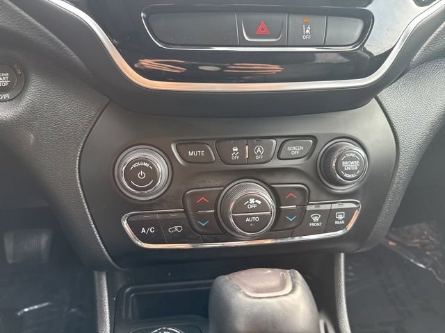 Used 2022 Jeep Cherokee Limited AWD/4WD image 37