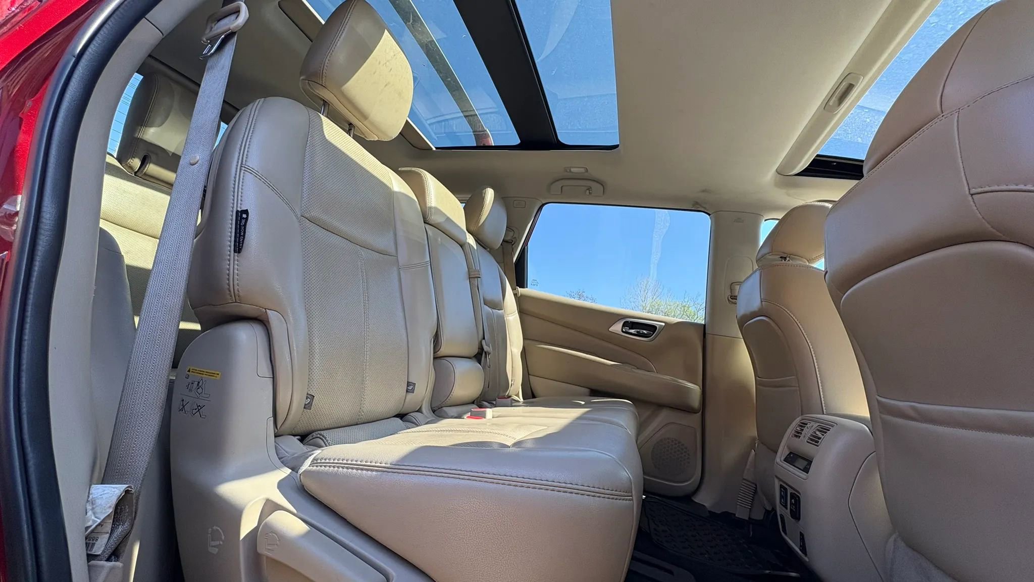 Used 2018 Nissan Pathfinder Platinum FWD image 30