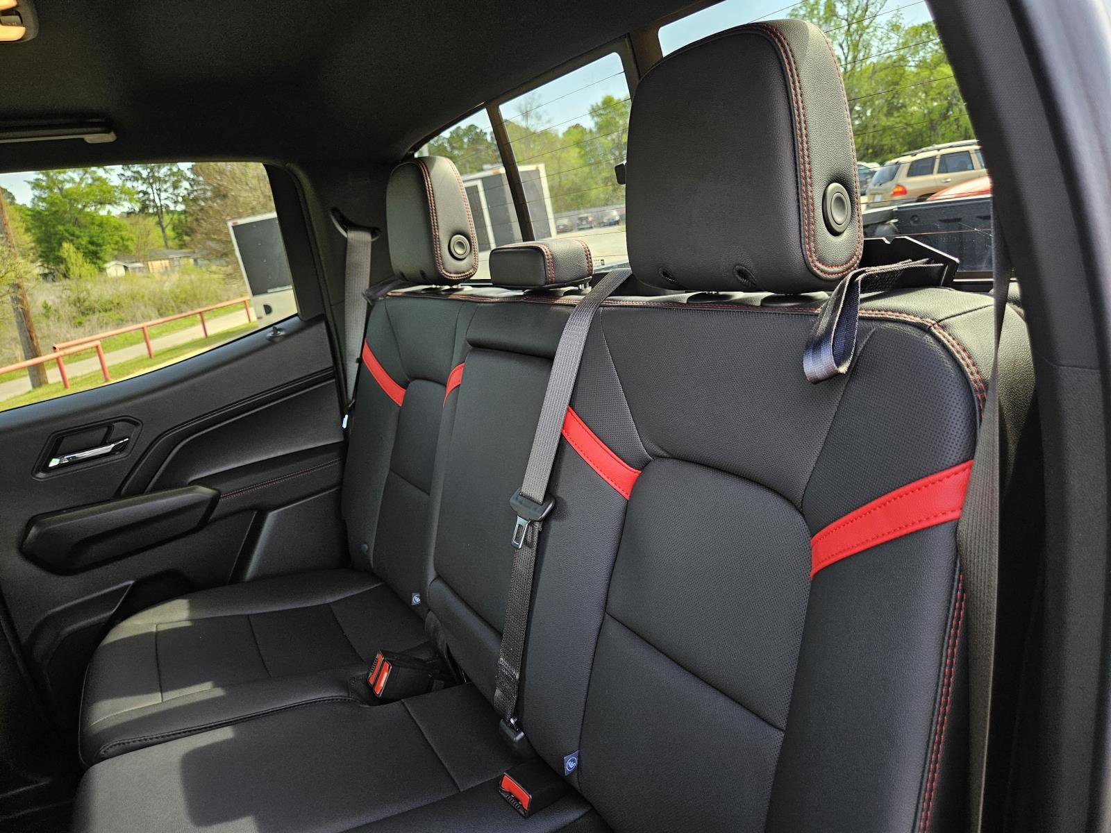 Used 2024 Chevrolet Colorado Z71 w/ Z71 Convenience Package 2 image 26