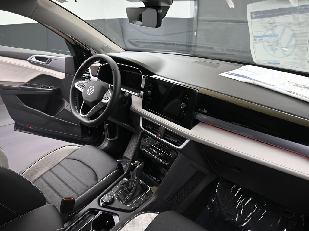 New 2025 Volkswagen Taos SEL image 12