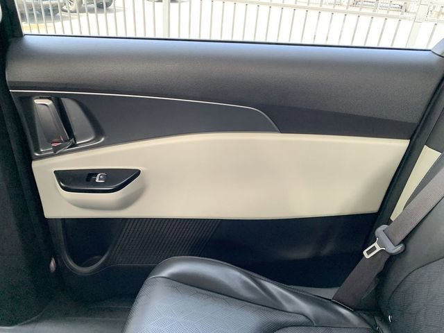 Used 2022 Kia Carnival LX image 12