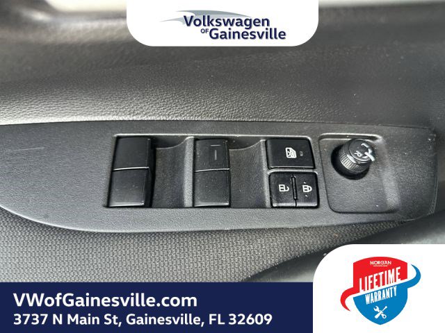 Used 2020 Toyota Corolla LE FWD image 15