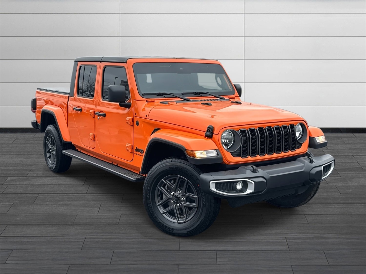 Used 2025 Jeep Gladiator Sport image 2