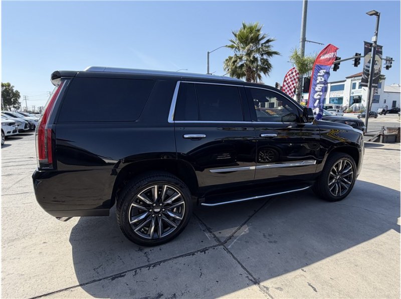 Used 2017 Cadillac Escalade Premium Luxury RWD image 60