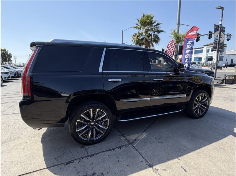 Used 2017 Cadillac Escalade Premium Luxury RWD image 60