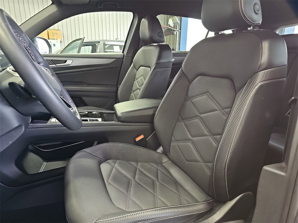 Used 2024 Volkswagen Atlas Cross Sport SE image 15