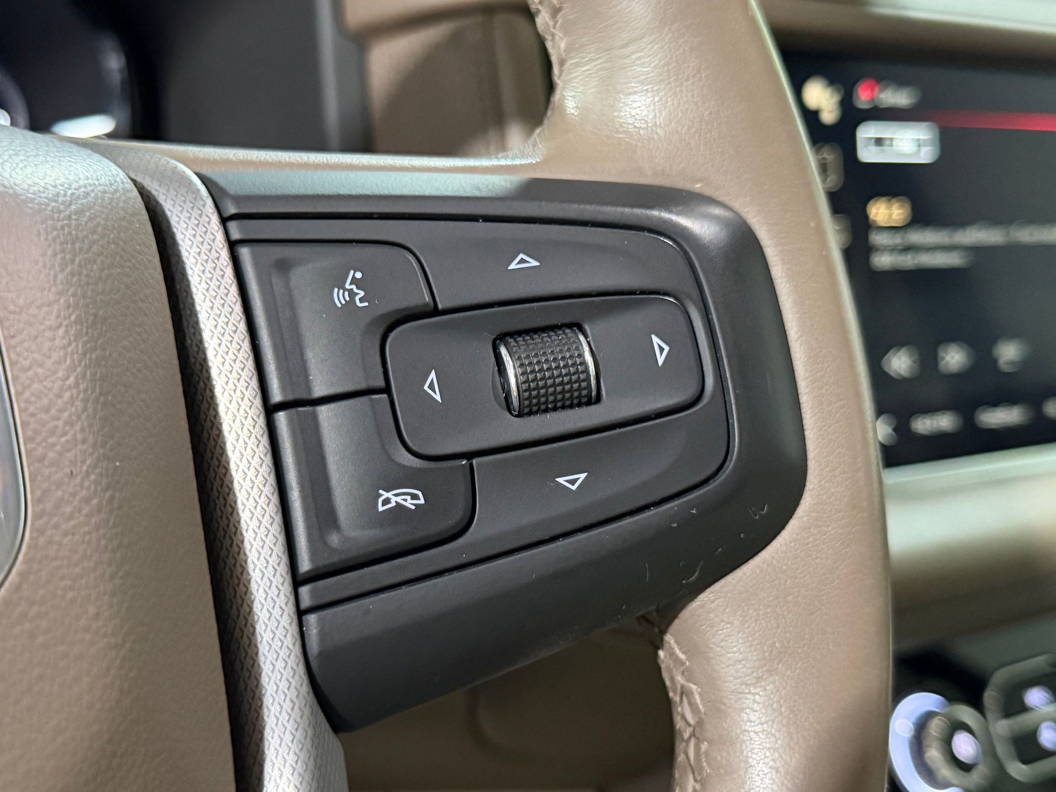 Used 2023 GMC Yukon Denali AWD/4WD image 25
