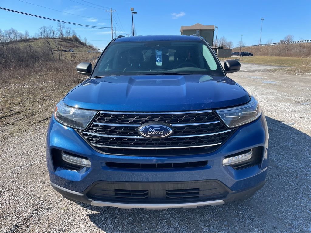 Used 2022 Ford Explorer XLT w/ Equipment Group 202A image 2